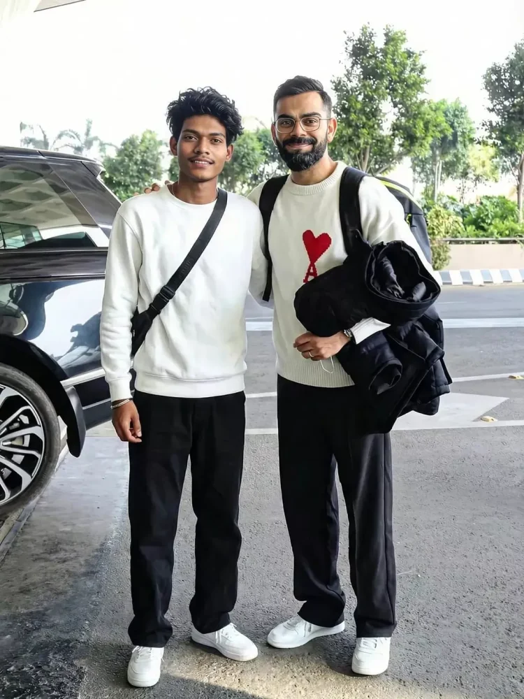 Viral Airport Scene AI Photo Prompt with Indian Cricketer